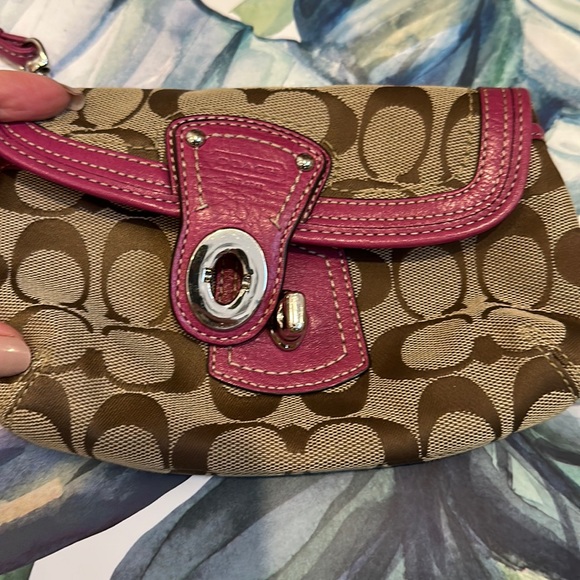 Coach wristlet - Picture 4 of 9